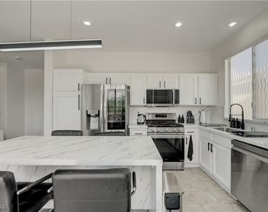 1524 Remembrance Hill Street - Photo Thumbnail 14