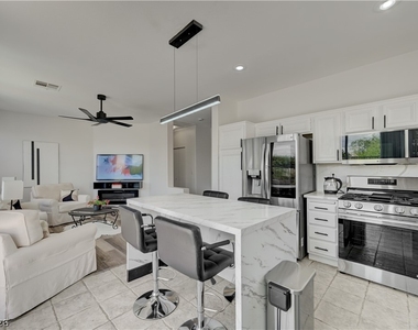 1524 Remembrance Hill Street - Photo Thumbnail 13