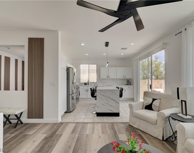 1524 Remembrance Hill Street - Photo Thumbnail 3