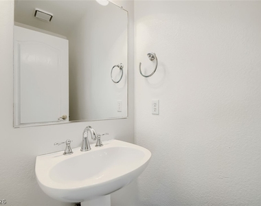 2329 Bloomington Drive - Photo Thumbnail 7