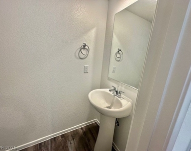 7368 Monique Creek Street - Photo Thumbnail 11