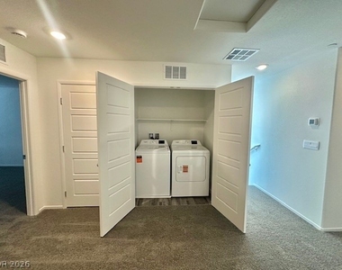 7368 Monique Creek Street - Photo Thumbnail 13