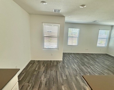 7368 Monique Creek Street - Photo Thumbnail 6
