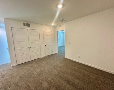 7368 Monique Creek Street - Photo Thumbnail 12
