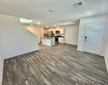 7368 Monique Creek Street - Photo Thumbnail 4