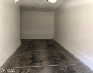 8777 Maule Avenue - Photo Thumbnail 12
