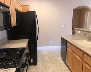 8777 Maule Avenue - Photo Thumbnail 8