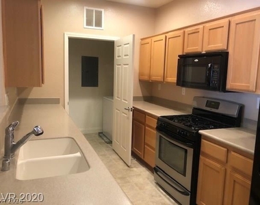 8777 Maule Avenue - Photo Thumbnail 7