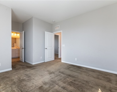 10474 Skye Night Avenue - Photo Thumbnail 18
