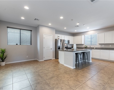 10474 Skye Night Avenue - Photo Thumbnail 6
