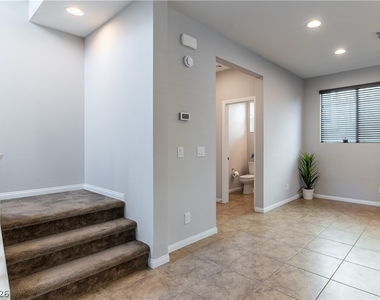 10474 Skye Night Avenue - Photo Thumbnail 11