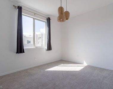 11568 Midnight Melody Avenue - Photo Thumbnail 40