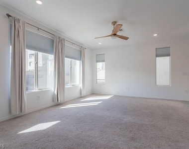 11568 Midnight Melody Avenue - Photo Thumbnail 9