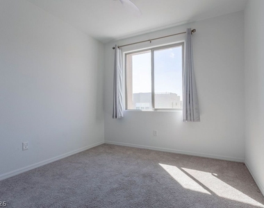 11568 Midnight Melody Avenue - Photo Thumbnail 43