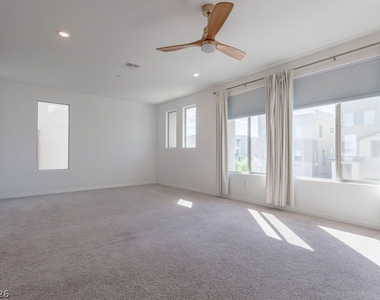 11568 Midnight Melody Avenue - Photo Thumbnail 12