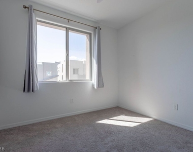 11568 Midnight Melody Avenue - Photo Thumbnail 44