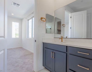11568 Midnight Melody Avenue - Photo Thumbnail 34
