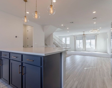 11568 Midnight Melody Avenue - Photo Thumbnail 19