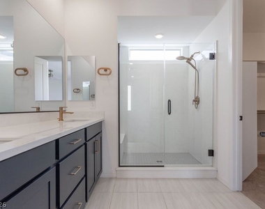 11568 Midnight Melody Avenue - Photo Thumbnail 32