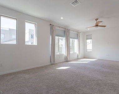 11568 Midnight Melody Avenue - Photo Thumbnail 8