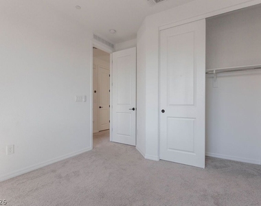 11568 Midnight Melody Avenue - Photo Thumbnail 45