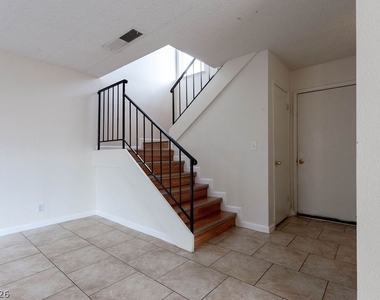 4362 Caliente Street - Photo Thumbnail 8