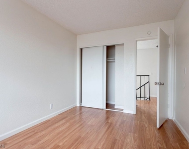 4362 Caliente Street - Photo Thumbnail 22