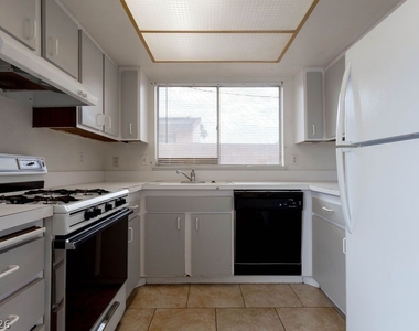 4362 Caliente Street - Photo Thumbnail 14