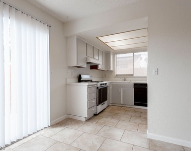 4362 Caliente Street - Photo Thumbnail 9