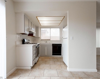 4362 Caliente Street - Photo Thumbnail 10