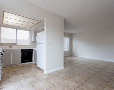 4362 Caliente Street - Photo Thumbnail 12
