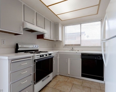 4362 Caliente Street - Photo Thumbnail 15