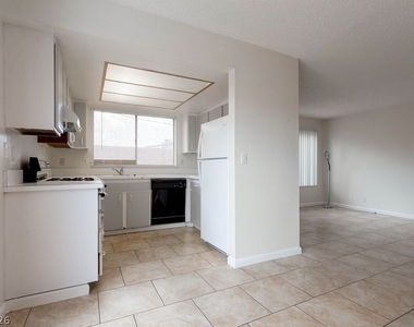 4362 Caliente Street - Photo Thumbnail 11