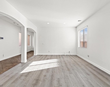 7384 Emerald Glow Street - Photo Thumbnail 8