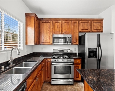 7384 Emerald Glow Street - Photo Thumbnail 11