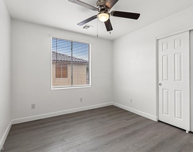 7384 Emerald Glow Street - Photo Thumbnail 30