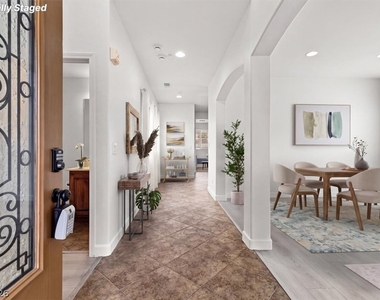 7384 Emerald Glow Street - Photo Thumbnail 4