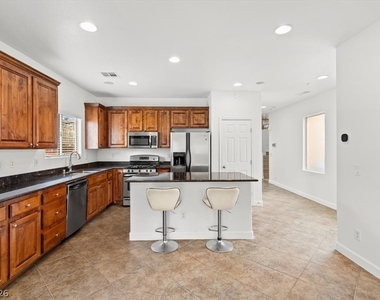 7384 Emerald Glow Street - Photo Thumbnail 12