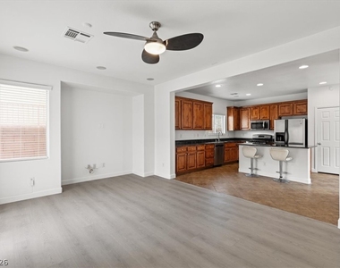 7384 Emerald Glow Street - Photo Thumbnail 17