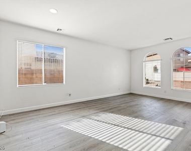 7384 Emerald Glow Street - Photo Thumbnail 7