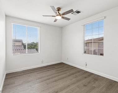 7384 Emerald Glow Street - Photo Thumbnail 28