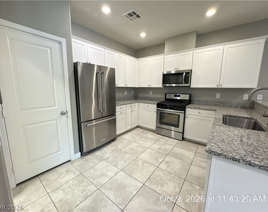 3162 Arco Avenue - Photo Thumbnail 6
