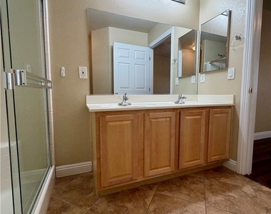 5408 Golden Barrel Avenue - Photo Thumbnail 14