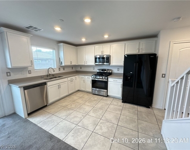 371 Rosefinch Street - Photo Thumbnail 2