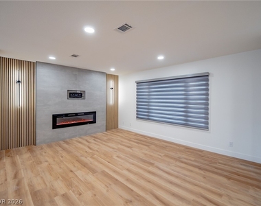 4356 Cloverhill Court - Photo Thumbnail 2