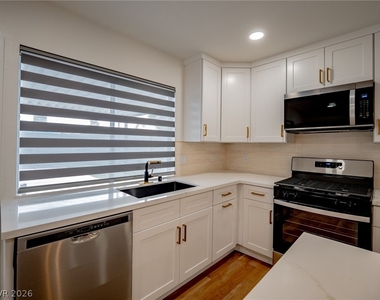 4356 Cloverhill Court - Photo Thumbnail 13