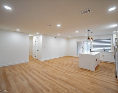 4356 Cloverhill Court - Photo Thumbnail 9