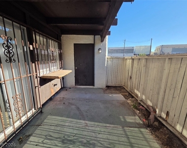 1405 Vegas Valley Drive - Photo Thumbnail 10