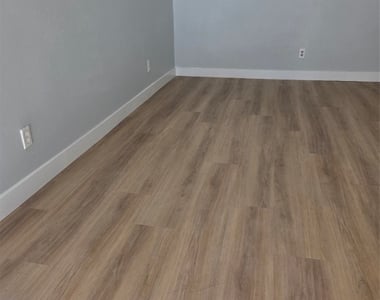 1405 Vegas Valley Drive - Photo Thumbnail 9
