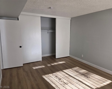 1405 Vegas Valley Drive - Photo Thumbnail 5